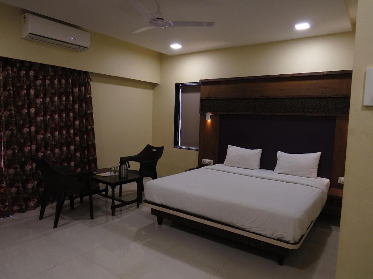 City Palace Resort 罗纳瓦拉 外观 照片
