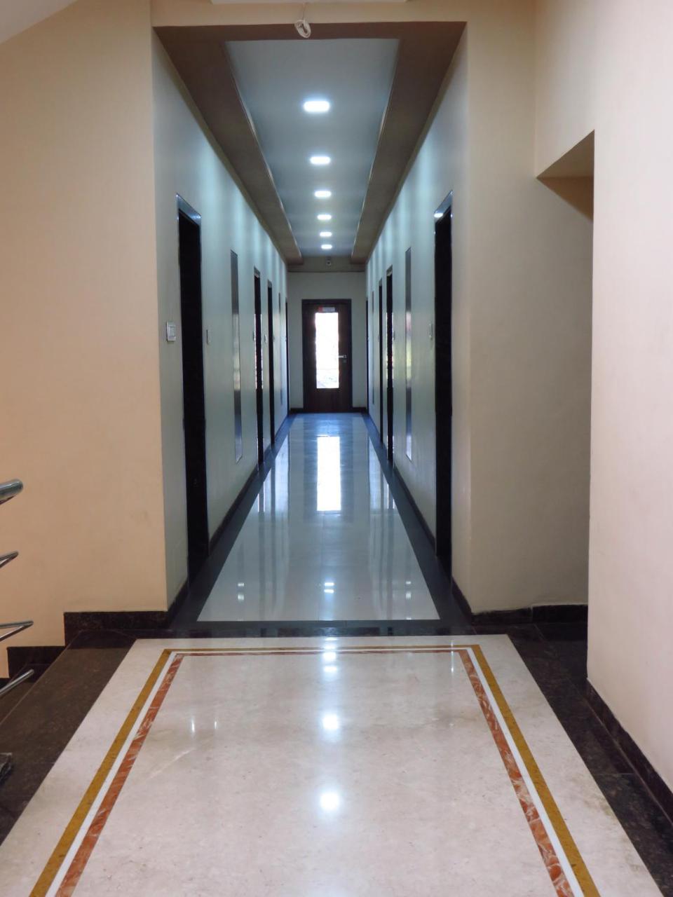 City Palace Resort 罗纳瓦拉 外观 照片