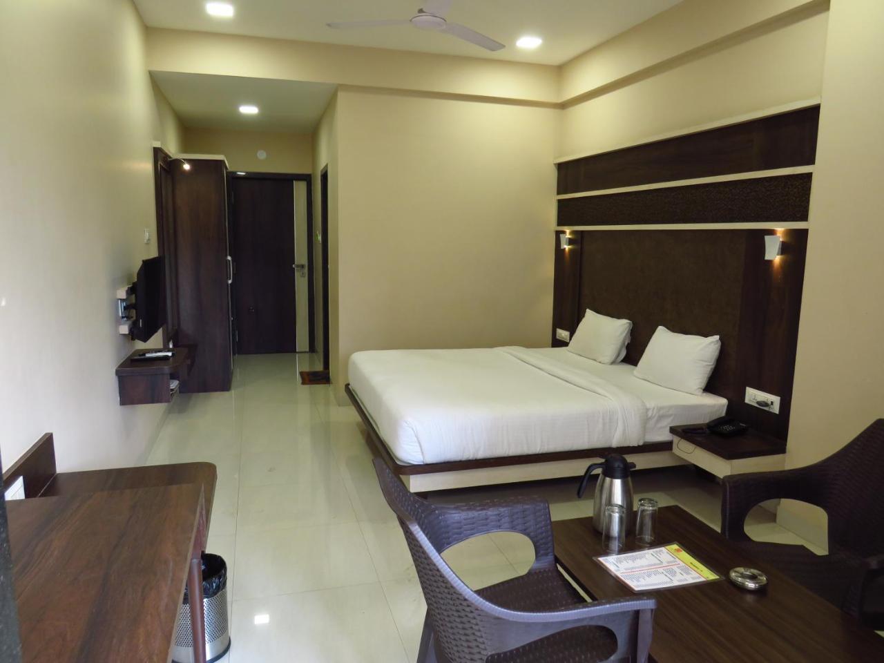 City Palace Resort 罗纳瓦拉 外观 照片