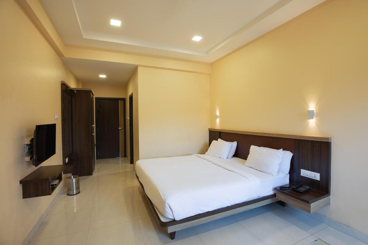 City Palace Resort 罗纳瓦拉 外观 照片