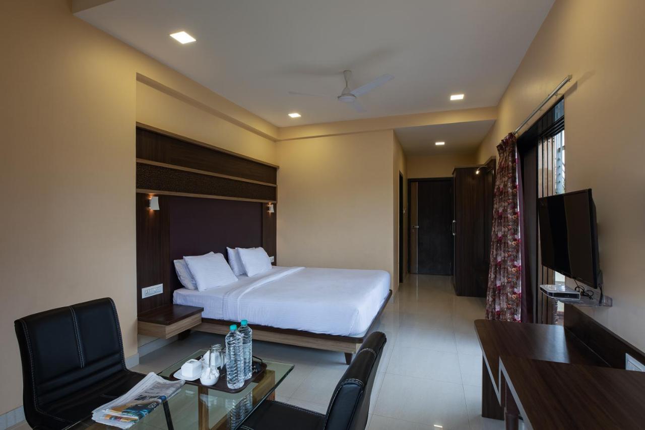 City Palace Resort 罗纳瓦拉 外观 照片